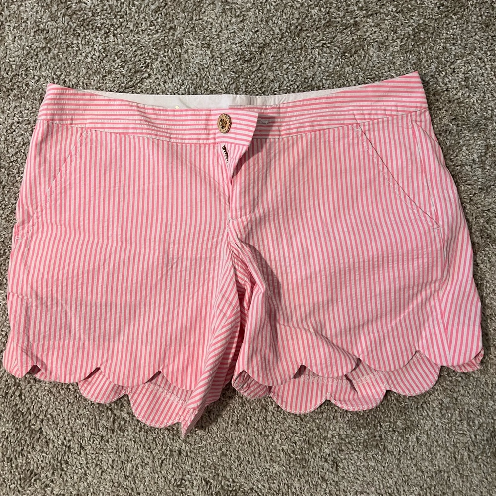 Lilly Pulitzer seersucker scalloped shorts size 2. Worn once.